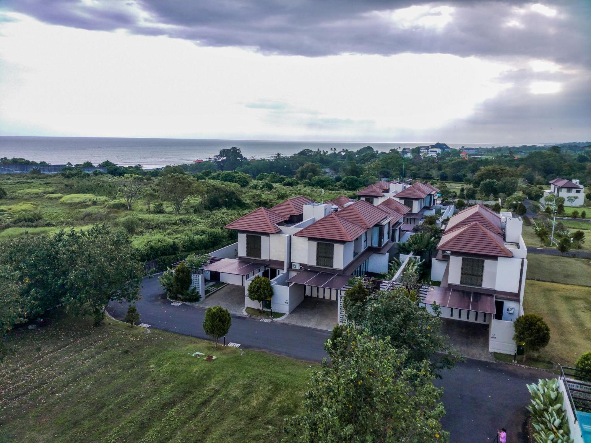 Nivata B2 Ciputra Beach Resort Near Tanah Lot Selemadeg Exterior foto